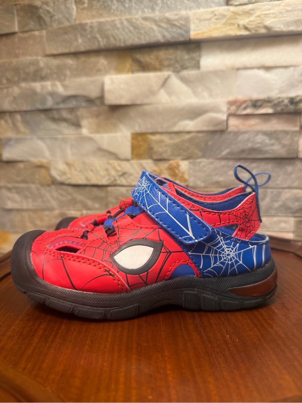 Boys Sz 10 Stride Rite Spider-Man Light-Up Red Blue Beach Pool Fishing Sandals